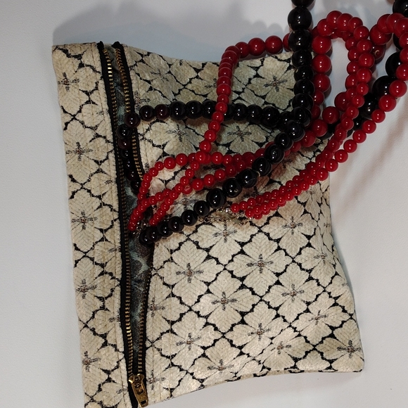 Cosmetic bag,  money jewelry, what not bag - Picture 2 of 4